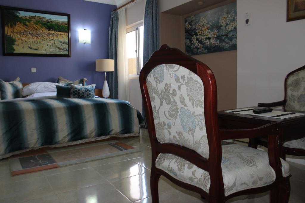 Alma House Hotel アクラ エクステリア 写真